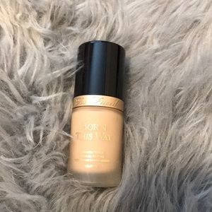 Born this way foundation (pearl)